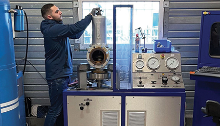 Machine pour réparer et tarer les soupapes