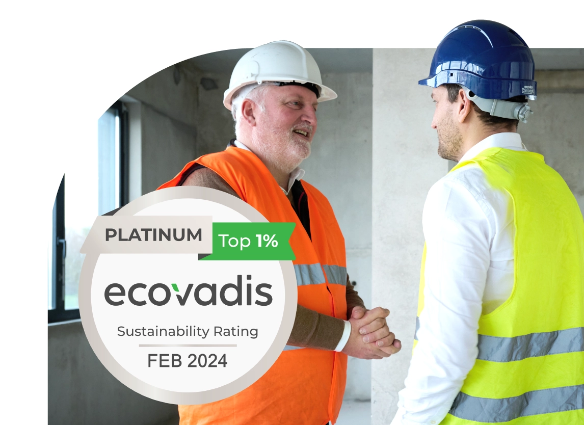 Visuel d'un commercial CGR avec un client et la médaille de platine ECOVADIS en premier plan