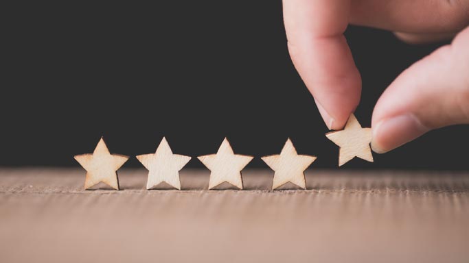 Image d'un vendeur CGR avec un client