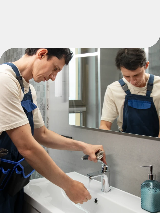 Image d'une unité extérieure de pompe à chaleur installée le long d'un mur